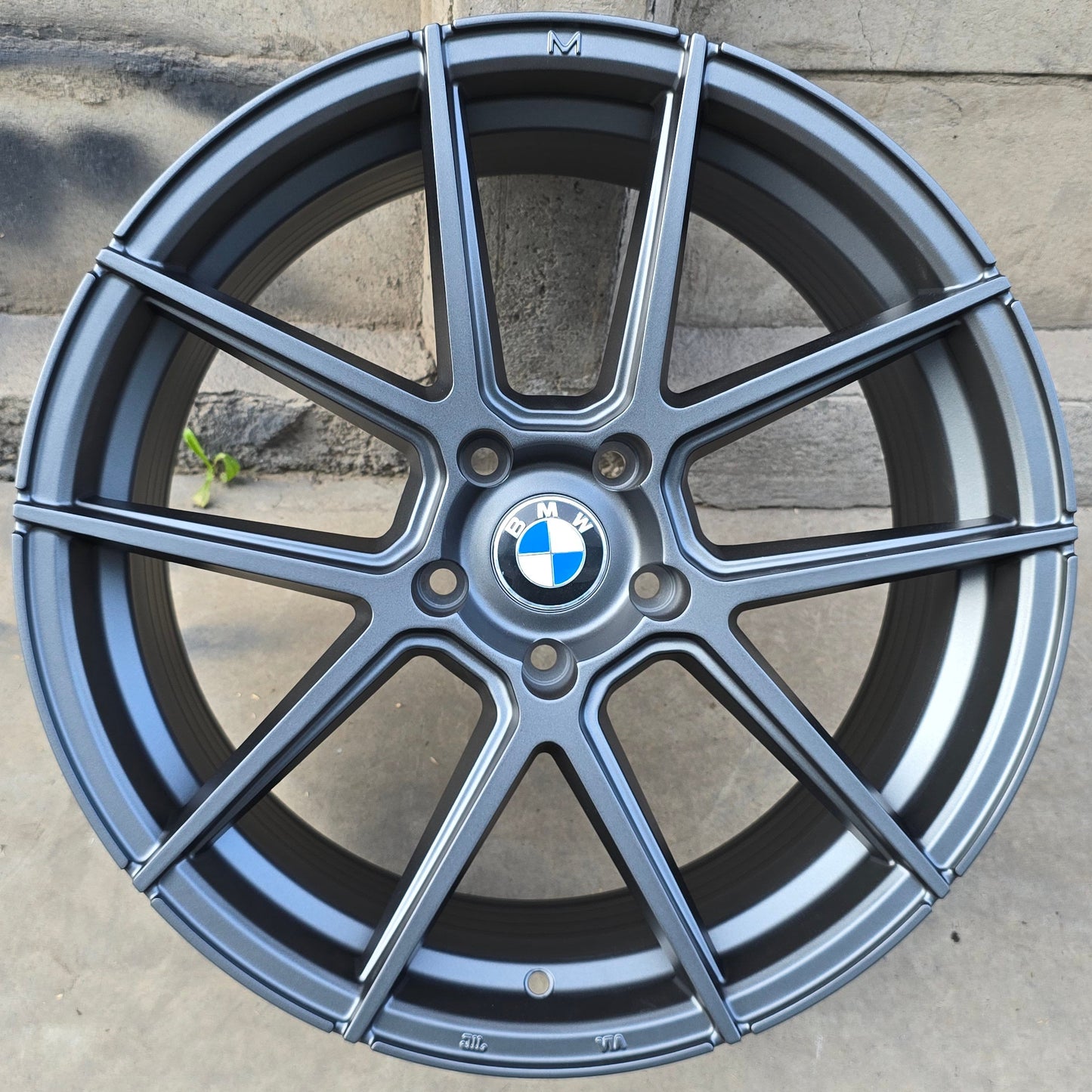 SET DE 4 LLANTAS BMW COLOR Grafito. Aro 19 - 5x120 (MR10)