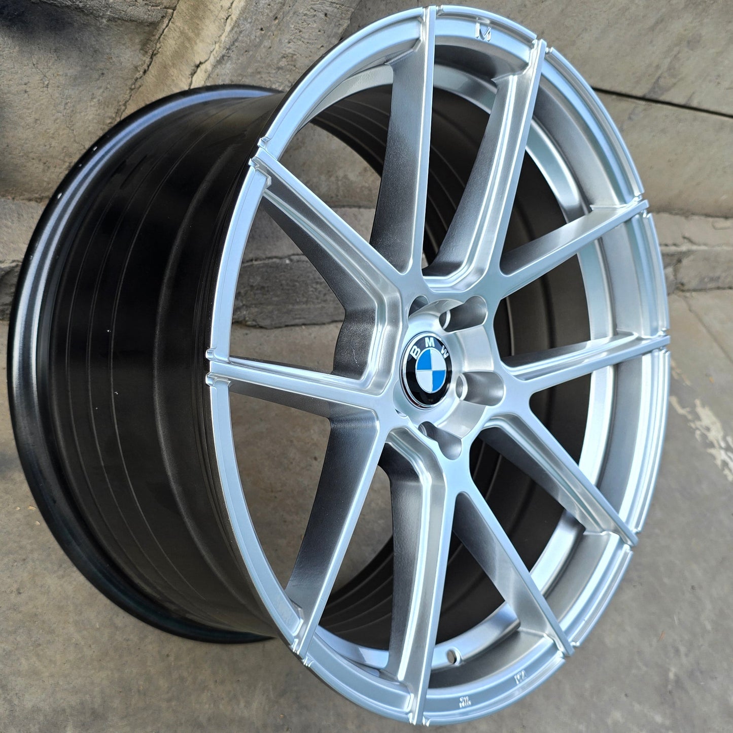 SET DE 4 LLANTAS BMW * COLOR Plateado. Aro 19 - 5x112. (MR10)