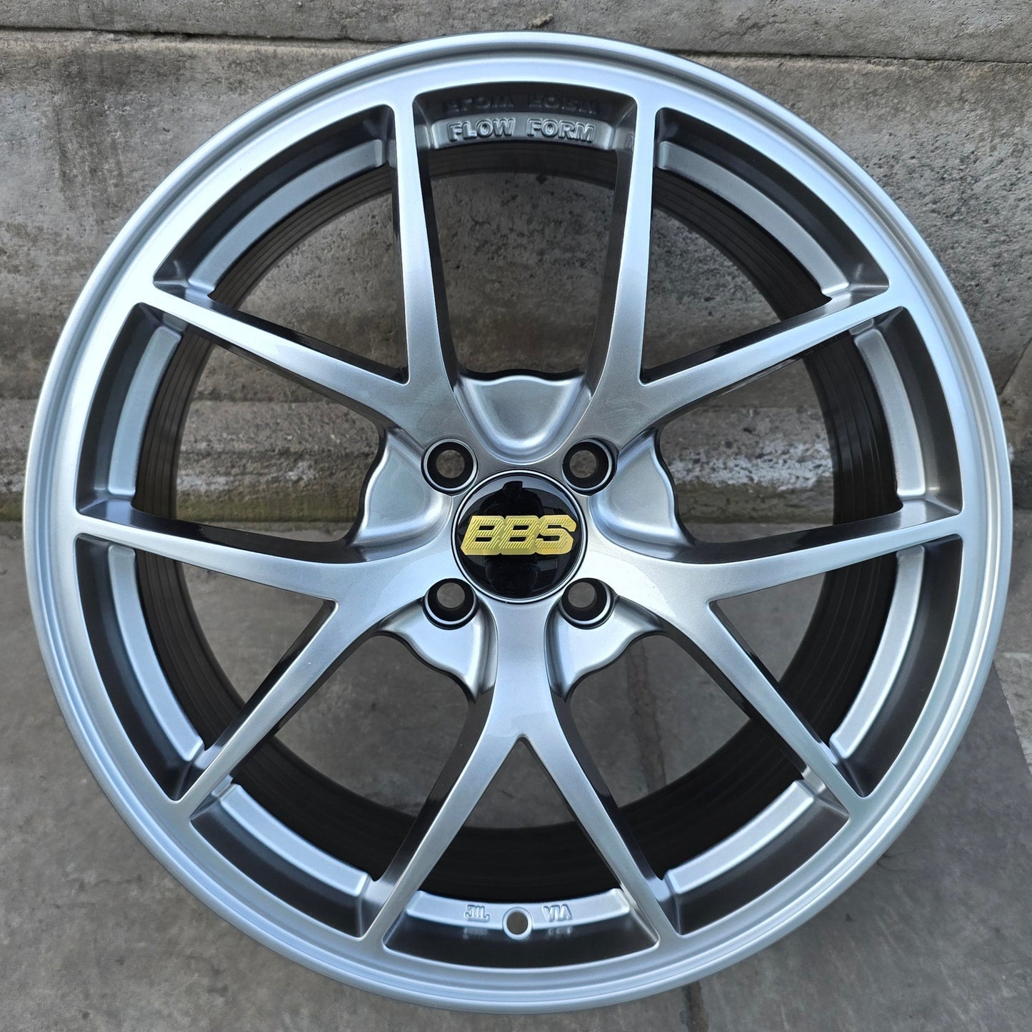 SET DE LLANTAS BBS FIR. Aro 18 - 5x100. Color Grafito Metalizado. (507)
