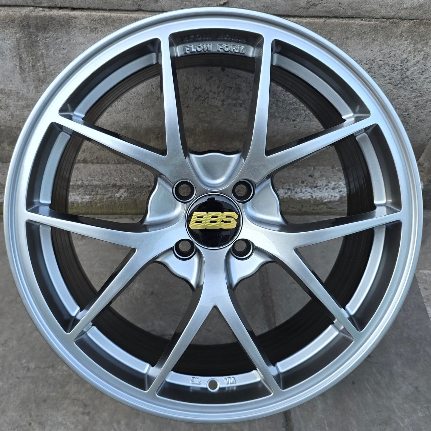 SET DE LLANTAS BBS FIR. Aro 17 - 4x100. Color Grafito Metalizado. (507)