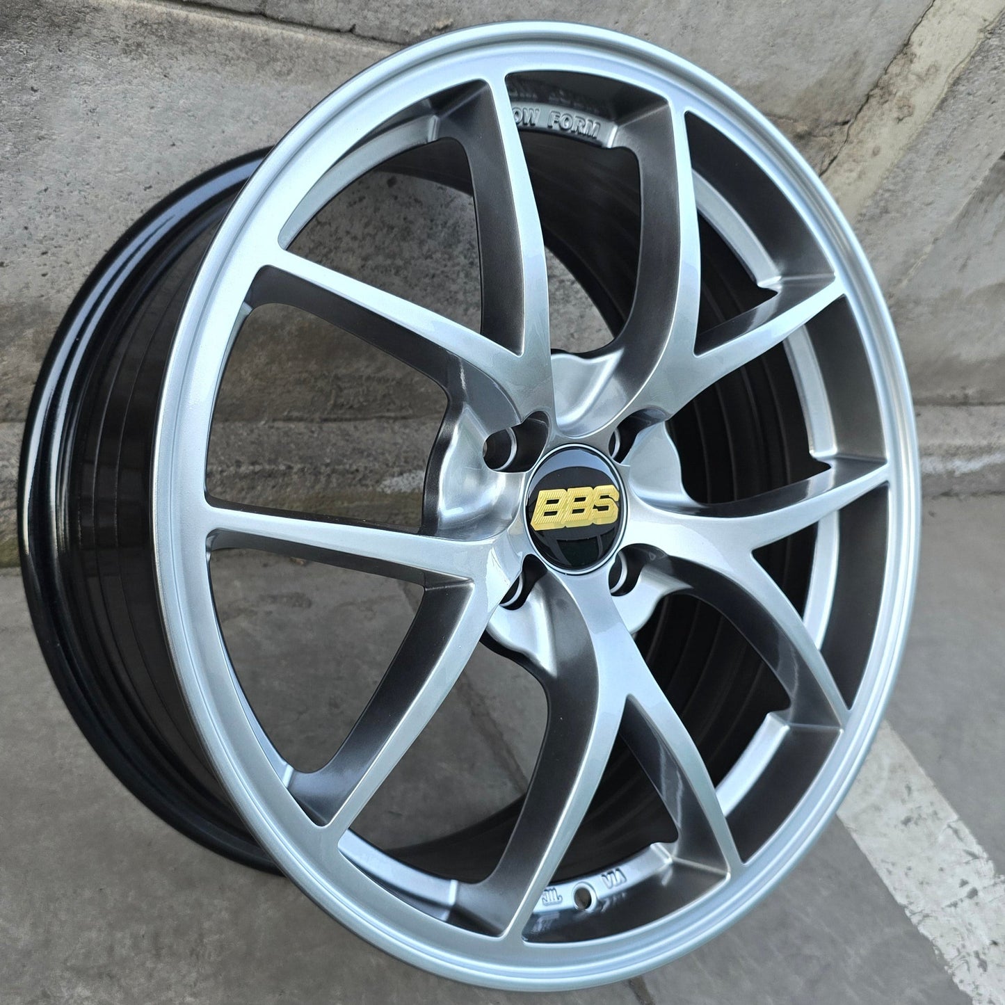 SET DE LLANTAS BBS FIR. Aro 18 - 5x100. Color Grafito Metalizado. (507)