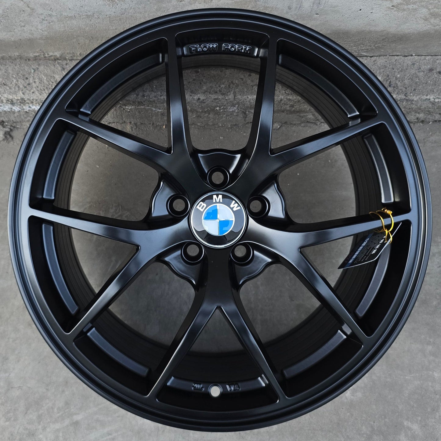 SET DE LLANTAS BMW. Aro 17 - 5x120. Color Negro Mate. (507)