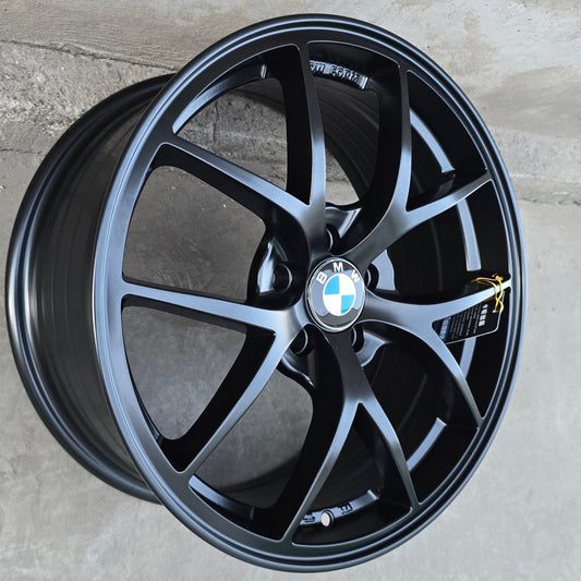 SET DE LLANTAS BMW. Aro 17 - 5x120. Color Negro Mate. (507)