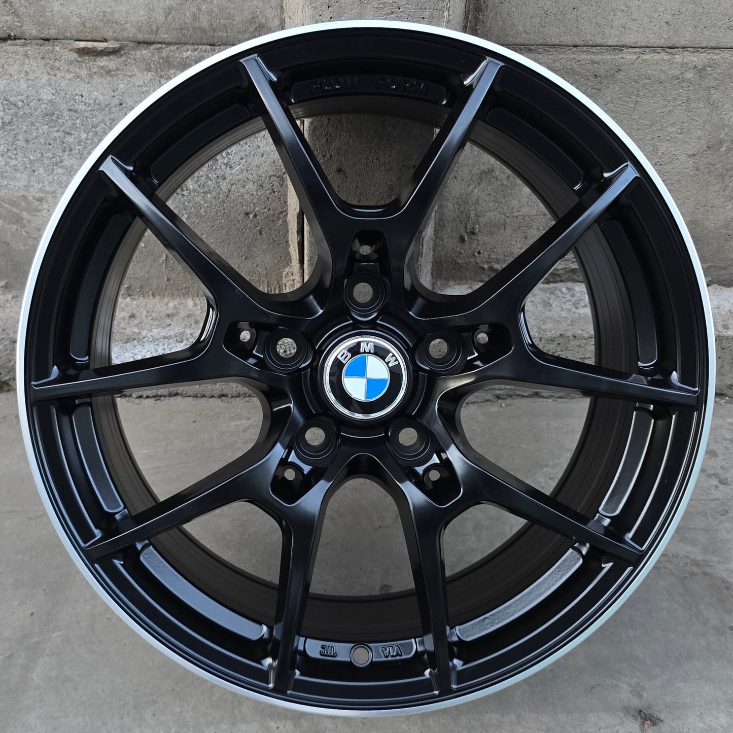 SET DE LLANTAS BMW. Aro 17 - 5x120. Color Cromado Fondo Negro. (510)