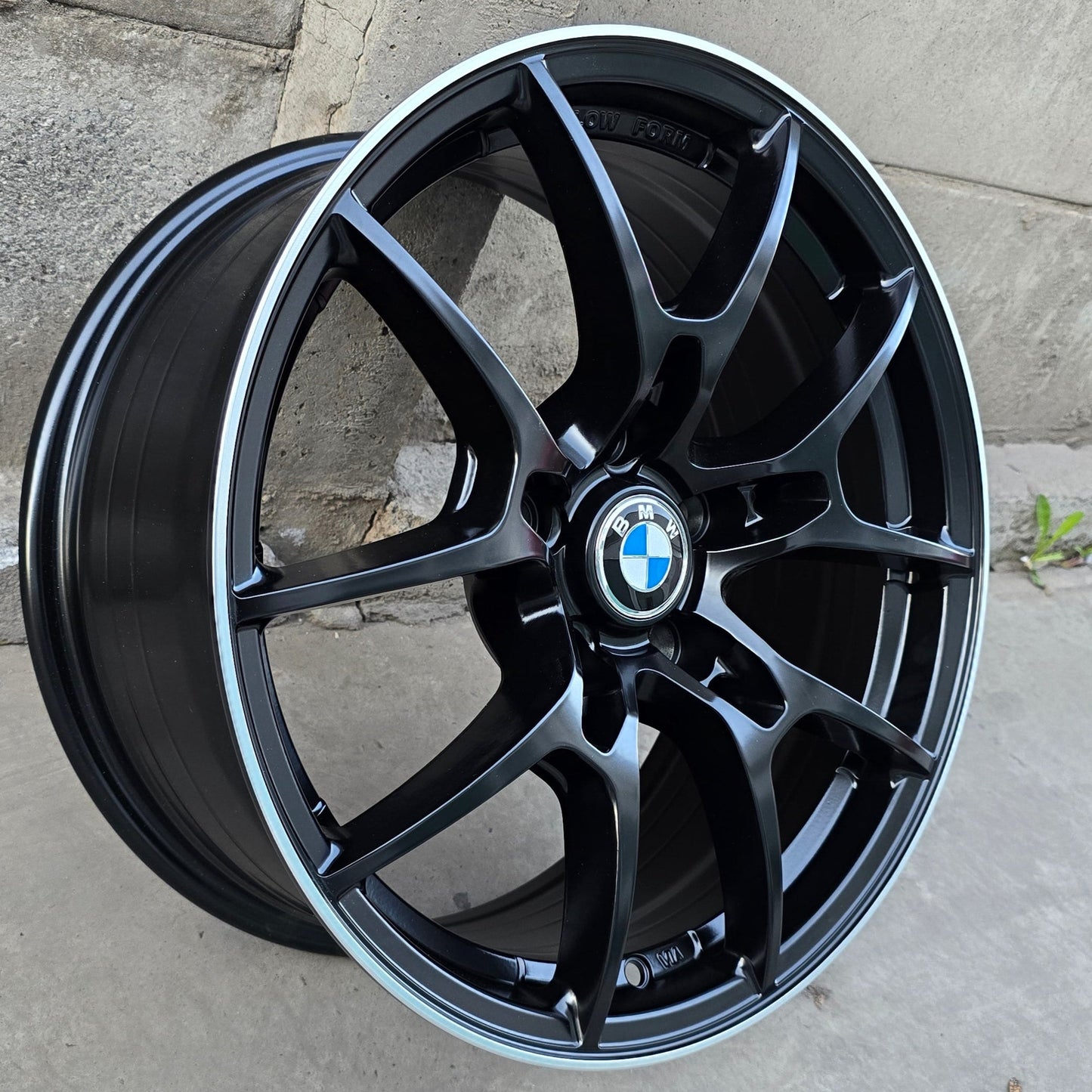 SET DE LLANTAS BMW. Aro 17 - 5x120. Color Cromado Fondo Negro. (510)