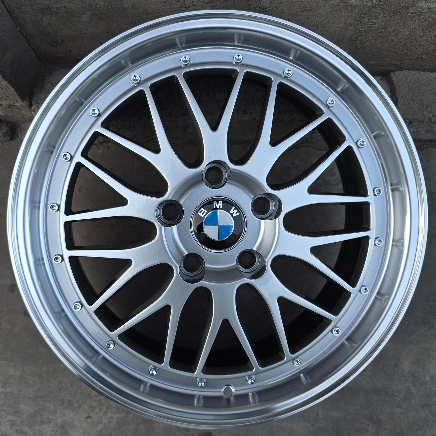 SET DE LLANTAS BMW. Aro 17 - 5x120. Color Plateado Aro Cromado. (506)