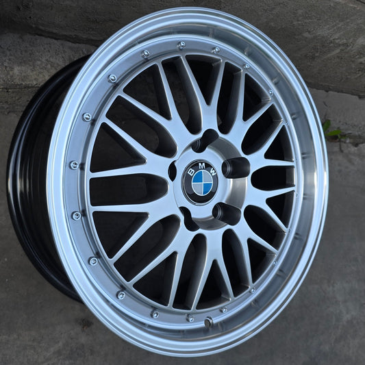 SET DE LLANTAS BMW. Aro 17 - 5x120. Color Plateado Aro Cromado. (506)