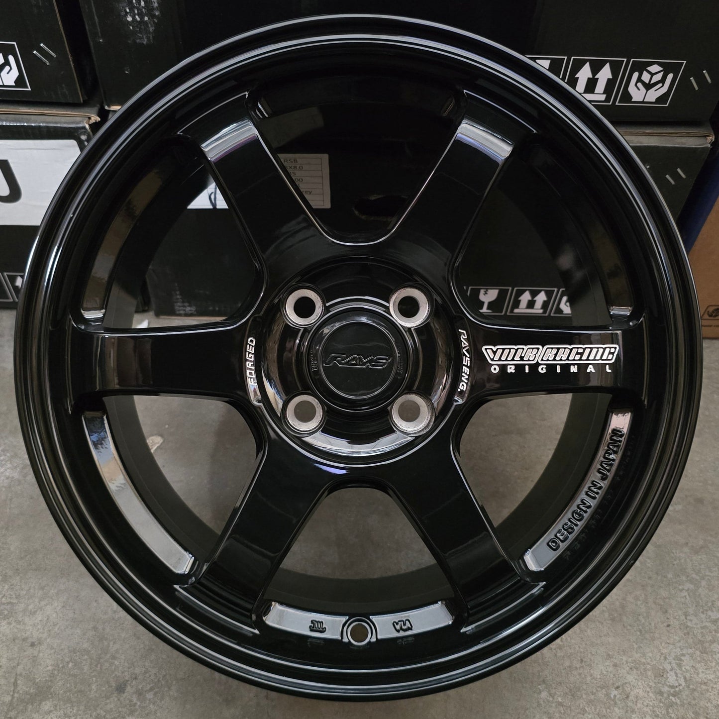 SET DE LLANTAS TAPA RAYS. Aro 15 - 4x100. Color Negro Brillante. (G853(TE37) )