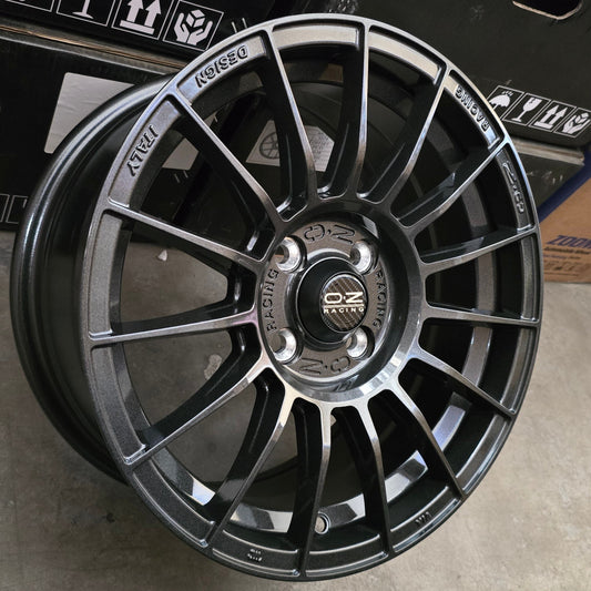 SET DE LLANTAS OZ. Aro 15 - 4x100. Color Grafito. (ZR007)
