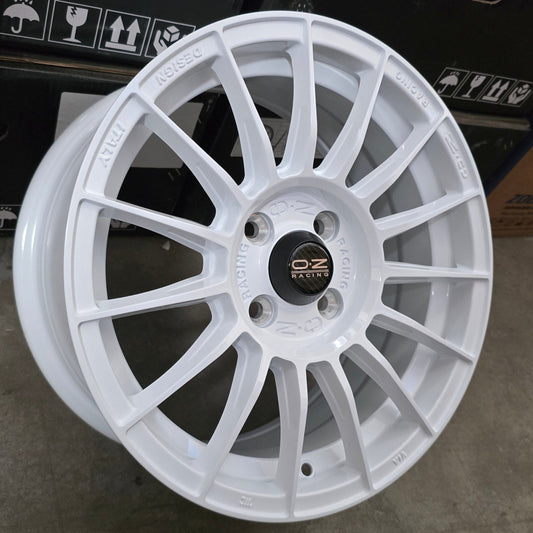 SET DE LLANTAS OZ. Aro 15 - 4x100. Color Blanco. (ZR007)