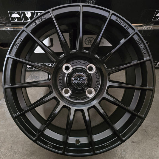 SET DE LLANTAS OZ. Aro 15 - 4x100. Color Negro Mate. (ZR007)