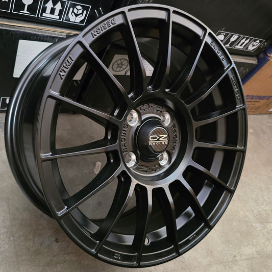 SET DE LLANTAS OZ. Aro 15 - 4x100. Color Negro Mate. (ZR007)