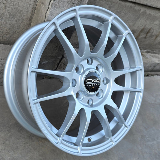 SET DE LLANTAS OZ ULTRA LIGERA. Aro 14 - 4x100, 4x114. Doble Apernadura. Color Plateado (ULTRA-LIGERA)