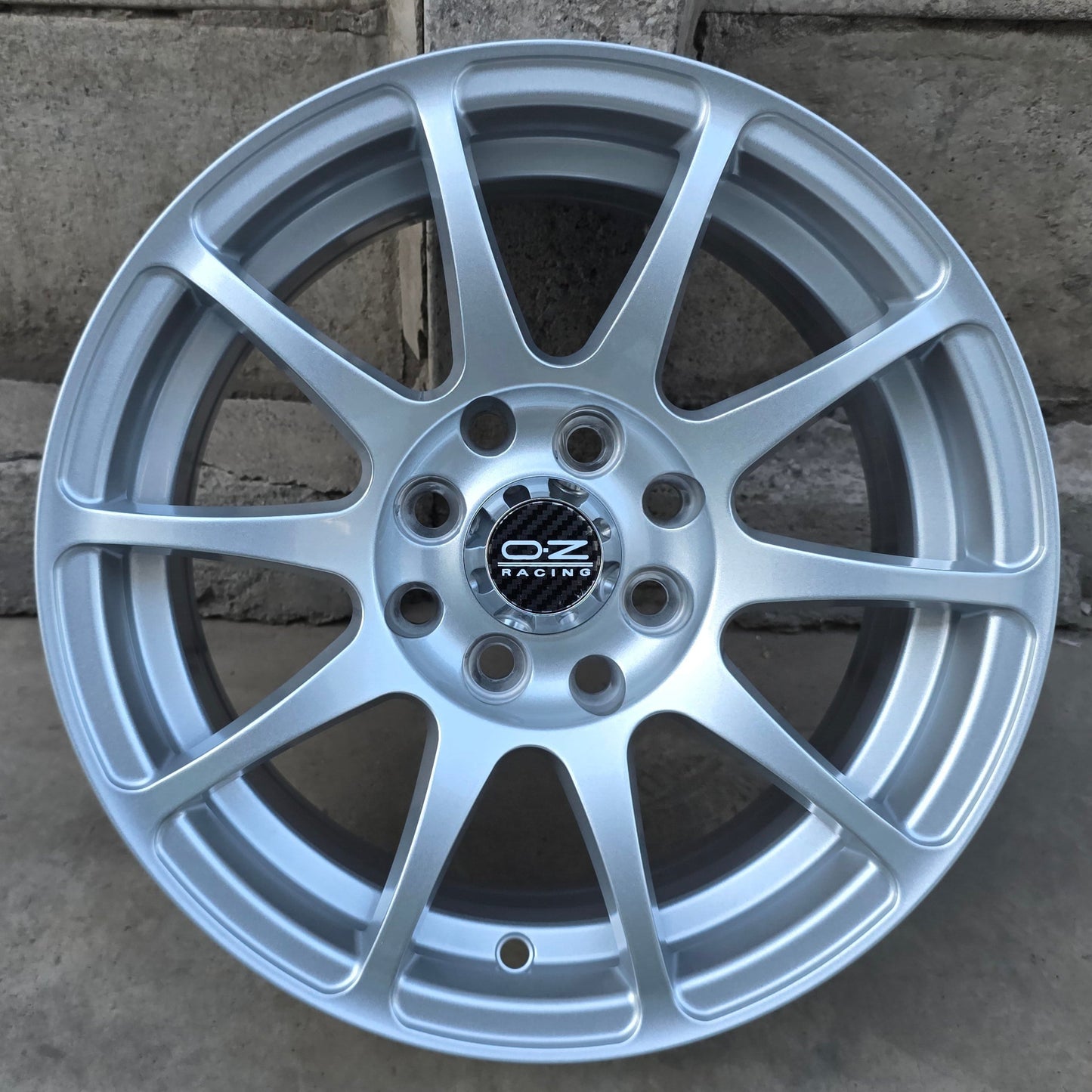 SET DE LLANTAS OZ FF1. Aro 14 - 4x100, 4x114. Doble Apernadura. Color Plateado (0Z-FF1)
