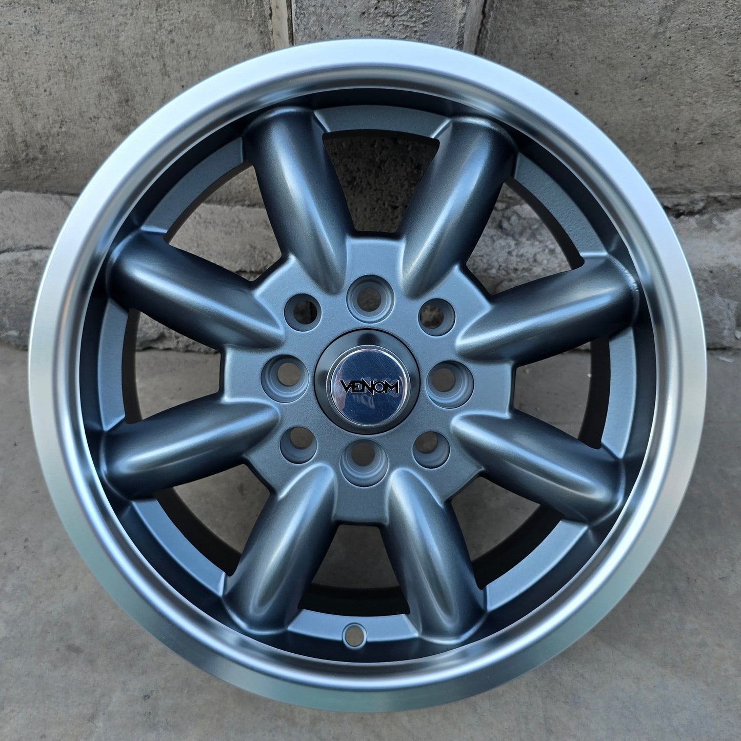 SET DE LLANTAS MINI LIGHTS. Aro 14 - 4x100, 4x114. Doble Apernadura. Color Grafito Aro Cromado  (C009)