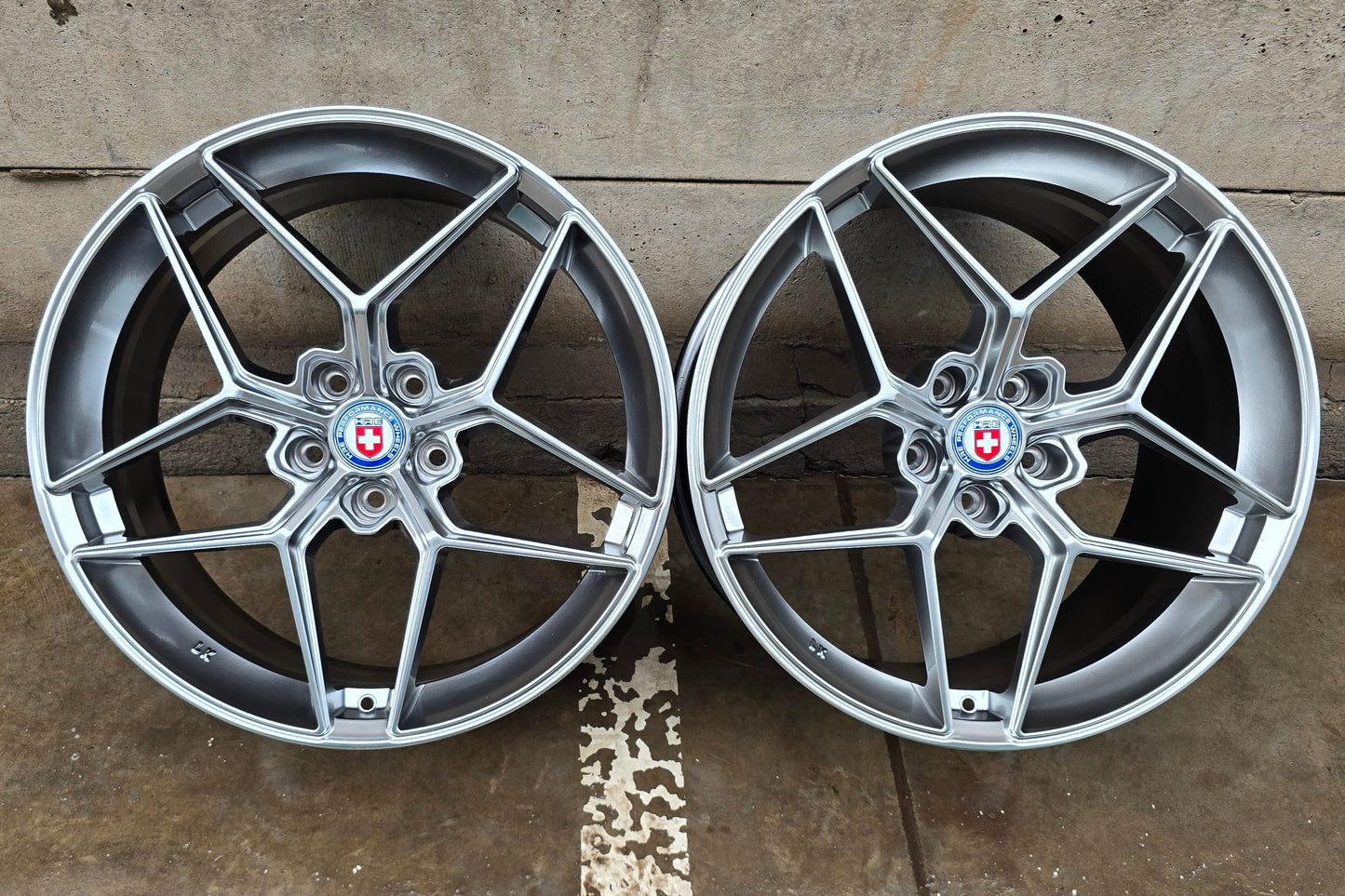 SET DE LLANTAS HRE ASIMETRICA. Aro 19 - 5x112. Color Grafito Metalizado (LK029)