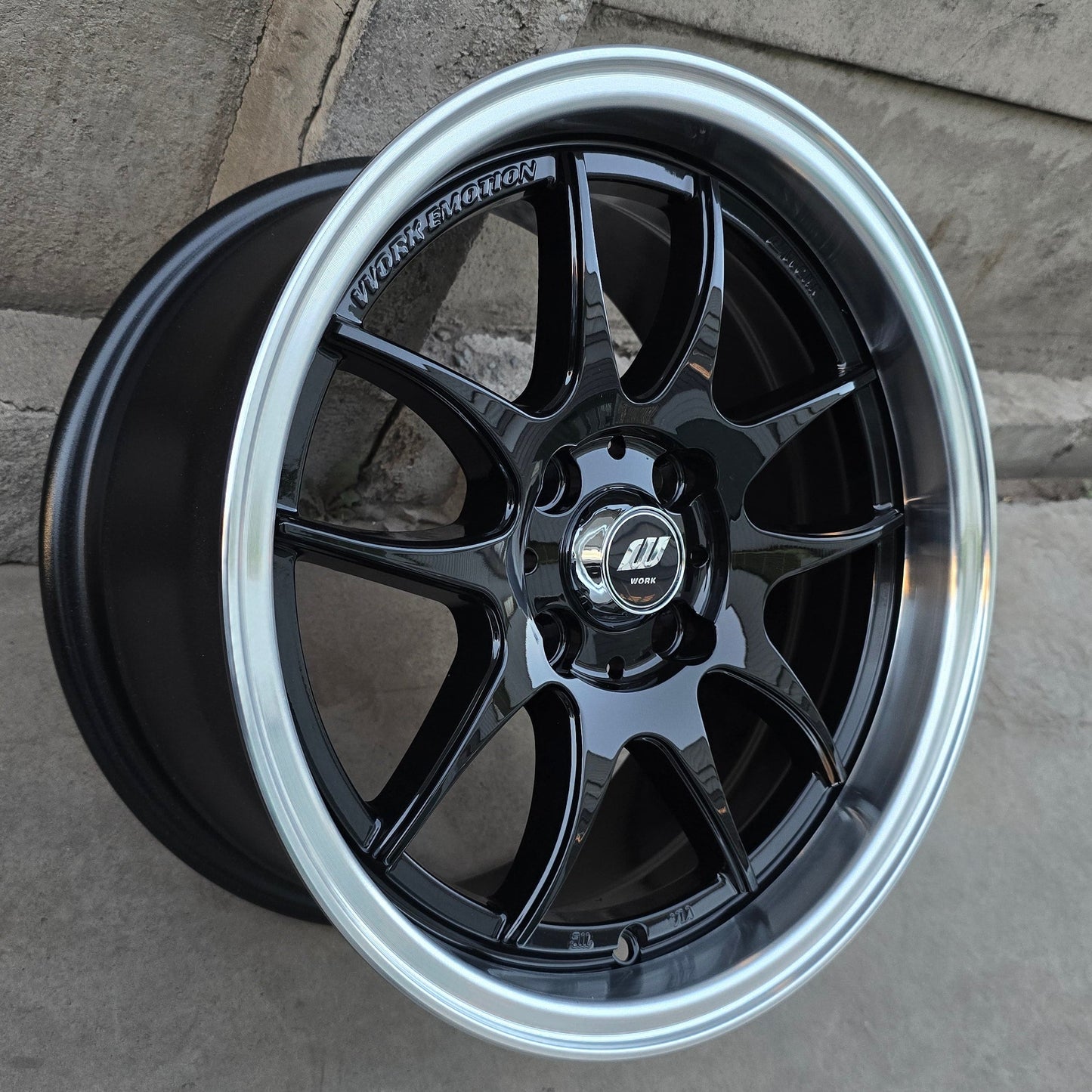 SET DE LLANTAS WORK EMOTION. Aro 15 - 4x100. Color Negro Aro Cromado (15CLP03GA).