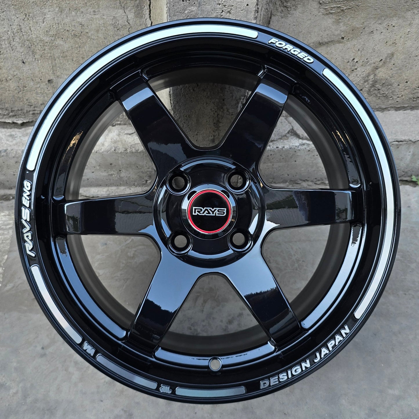 SET DE LLANTAS VOLK TE37. Aro 15 - 5x100. Color Negro Brilante (CAP002B-C).