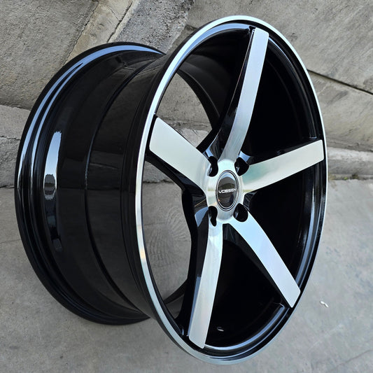SET DE LLANTAS VOSSEN CV3. Aro 17 - 4x100. Color Cromado Fondo Negro (17S5080A).