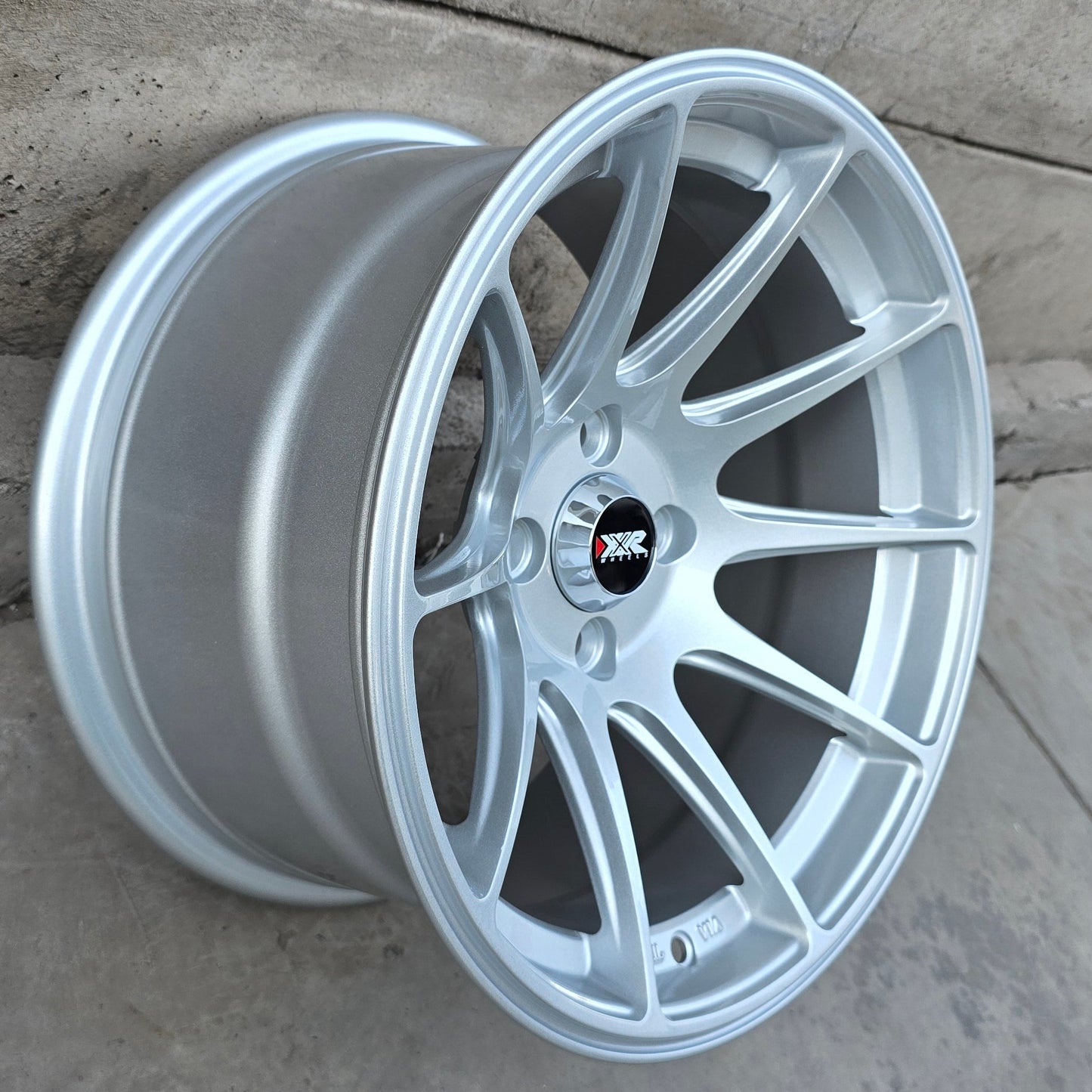 SET DE LLANTAS XXR 527. Aro 15 - 4x100. Color Plateado (15D616A).