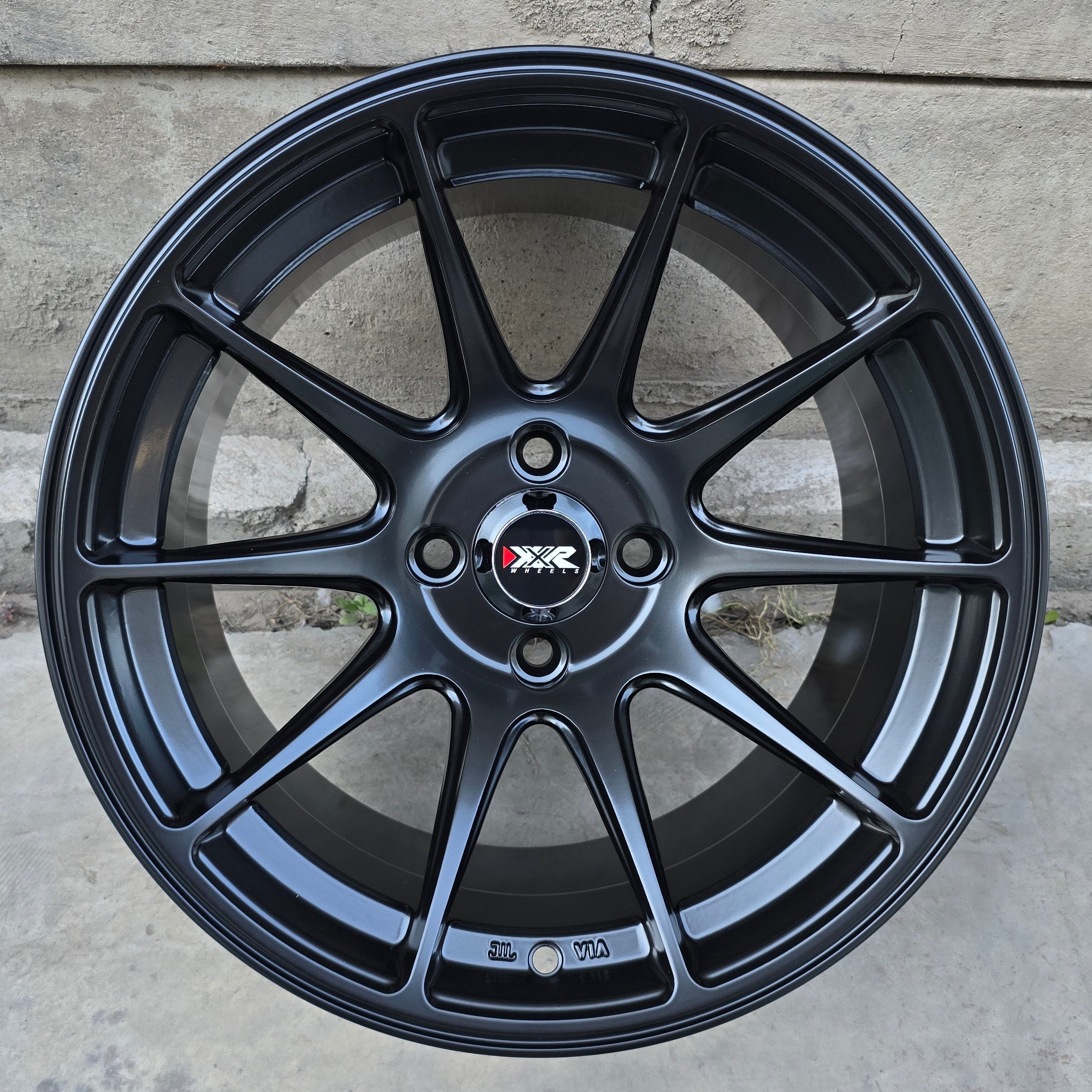 SET DE 4 LLANTAS XXR 527. Aro 15 - 4x100. Color Negro (15D616B