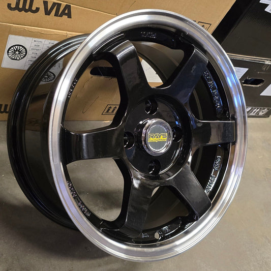 SET DE LLANTAS VOLK TE37. Aro 15 - 4x108. Color Negro Aro Cromado (15Q882B).