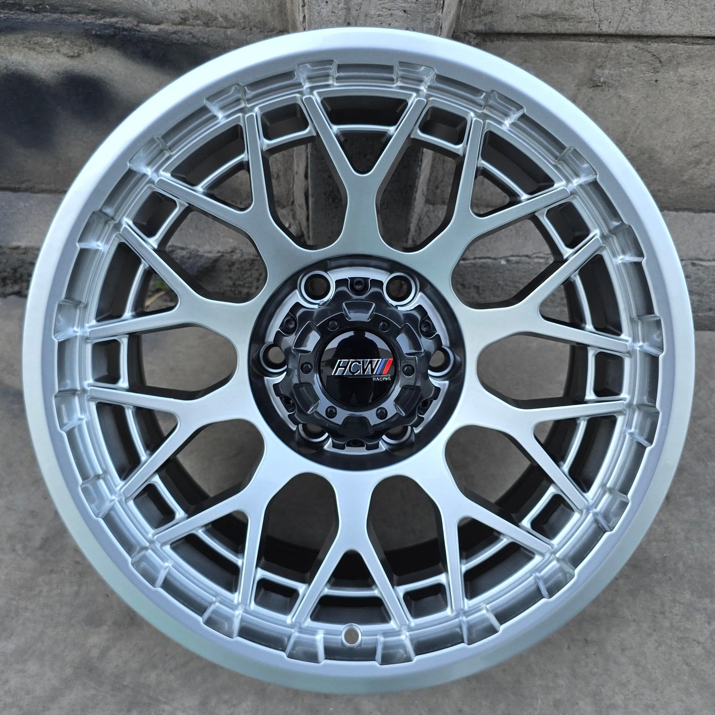 SET DE LLANTAS CODIGO. Aro 17 - 6x139. Color Grafito Metalizado (17D025B).