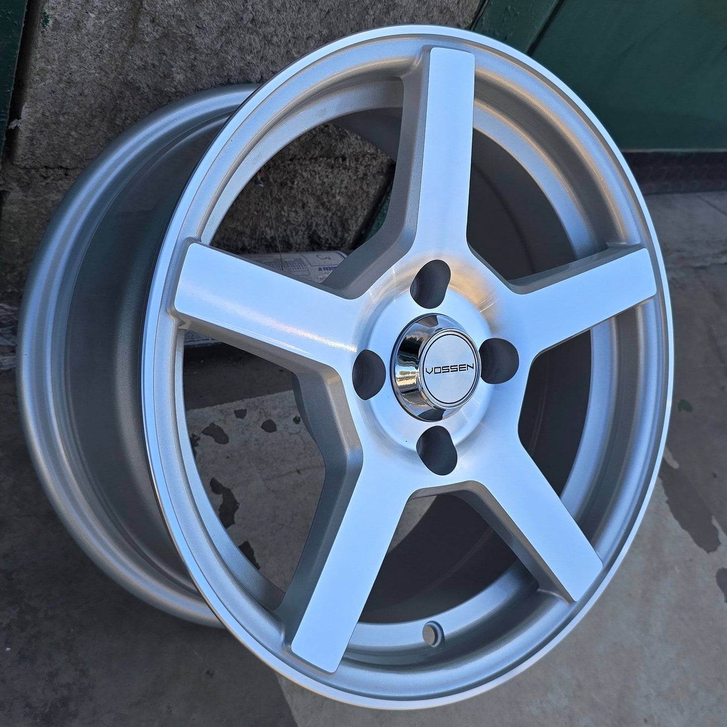 SET DE LLANTAS VOSSEN CV3. Aro 14 - 4x100. Color Cromado  . (14X505B).