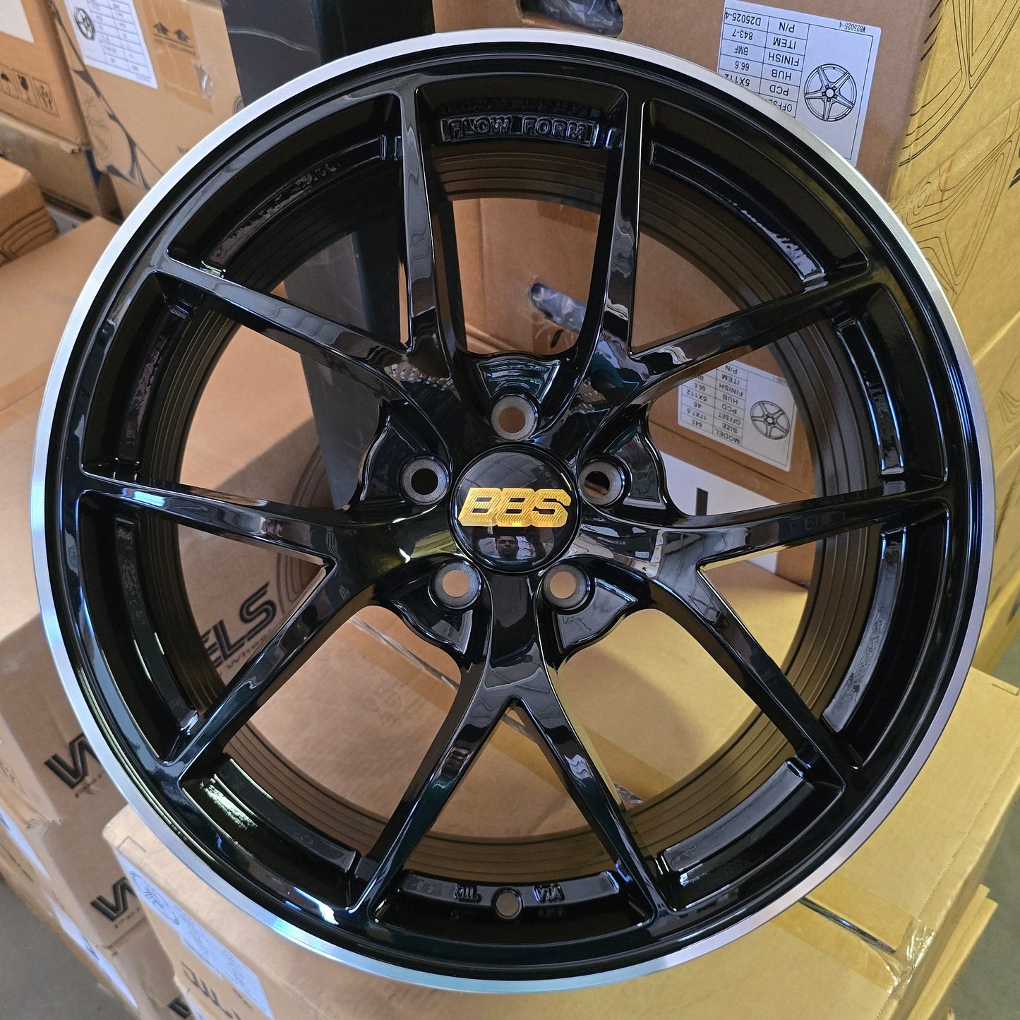 SET DE LLANTAS BBS. Aro 17 - 5x100. Color Negro Linea Cromada. (885)
