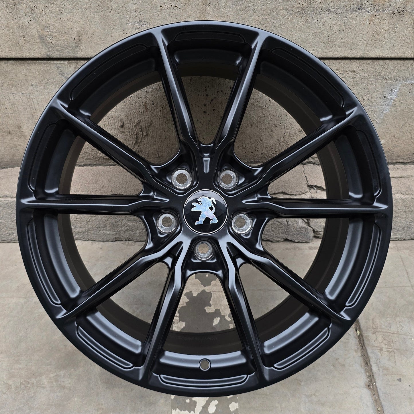 SET DE LLANTAS PEUGEOT. Aro 17 - 5x108. Color Negro Brillante. (333)
