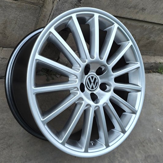 SET DE LLANTAS VOLKSWAGEN. Aro 18 - 5x100. Color Plateado. (606)