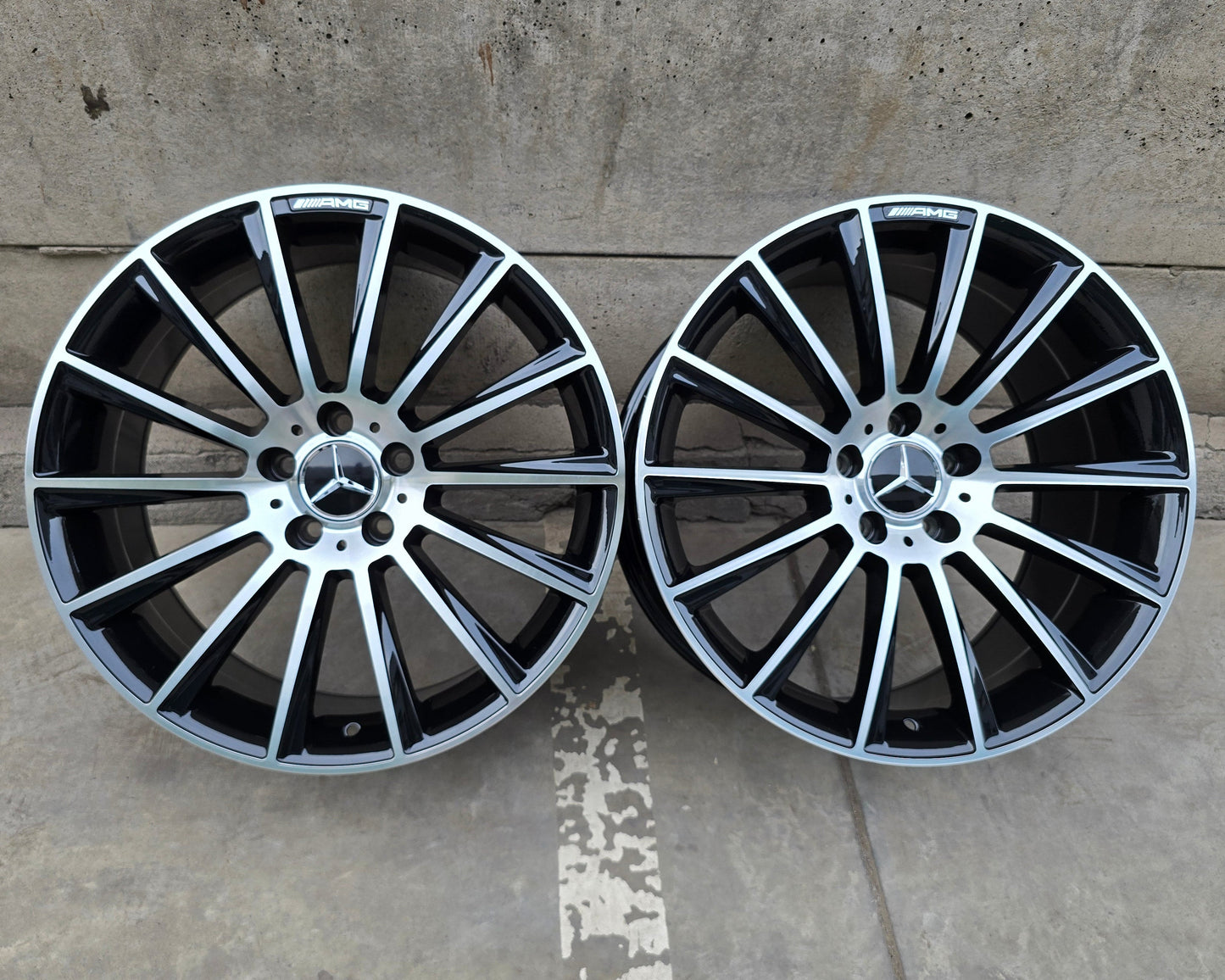 SET DE LLANTAS MERCEDES ASIMETRICAS. Aro 19 - 5x112. Color Cromado Fondo Negro. (822)