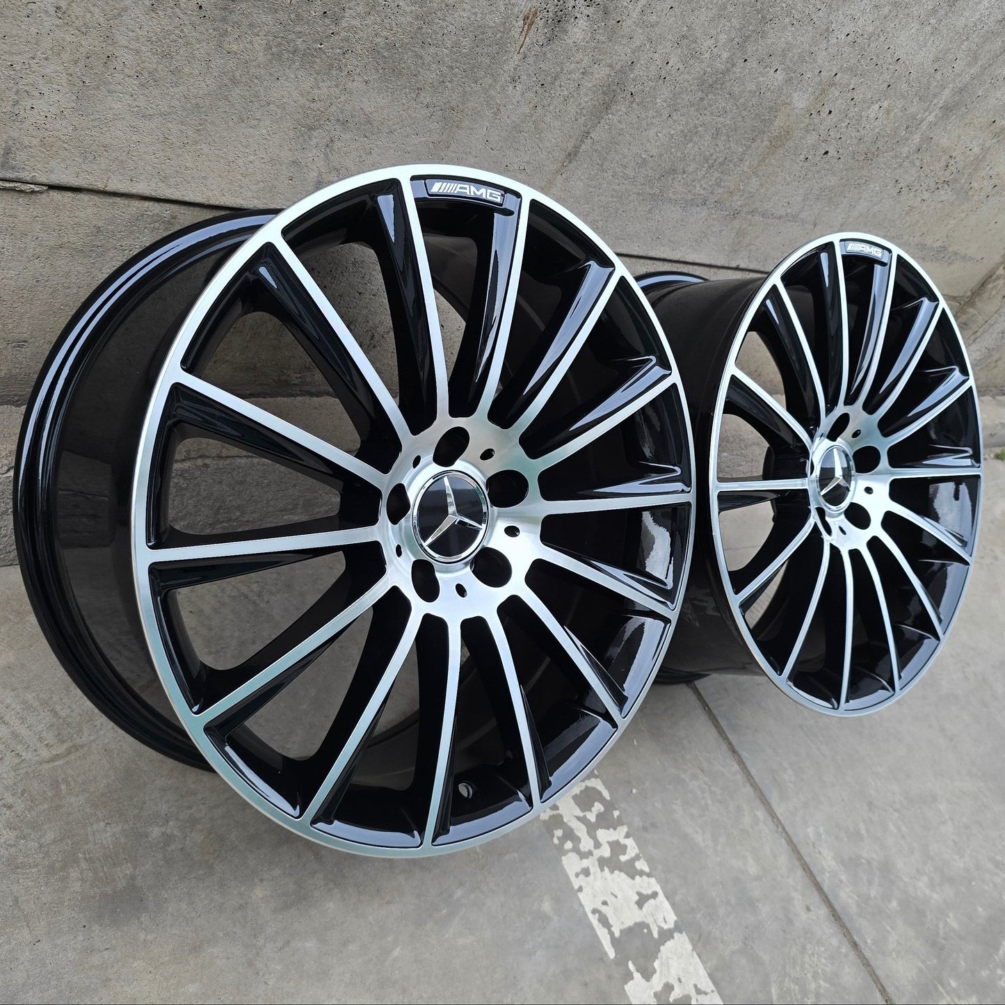 SET DE LLANTAS MERCEDES ASIMETRICAS. Aro 19 - 5x112. Color Cromado Fondo Negro. (822)