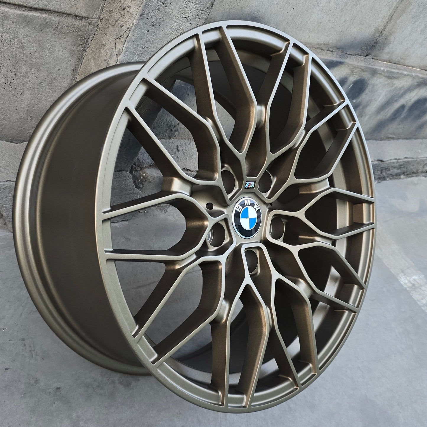 SET DE LLANTAS BMW. Aro 18 - 5x120. Color Bronce. (7107)