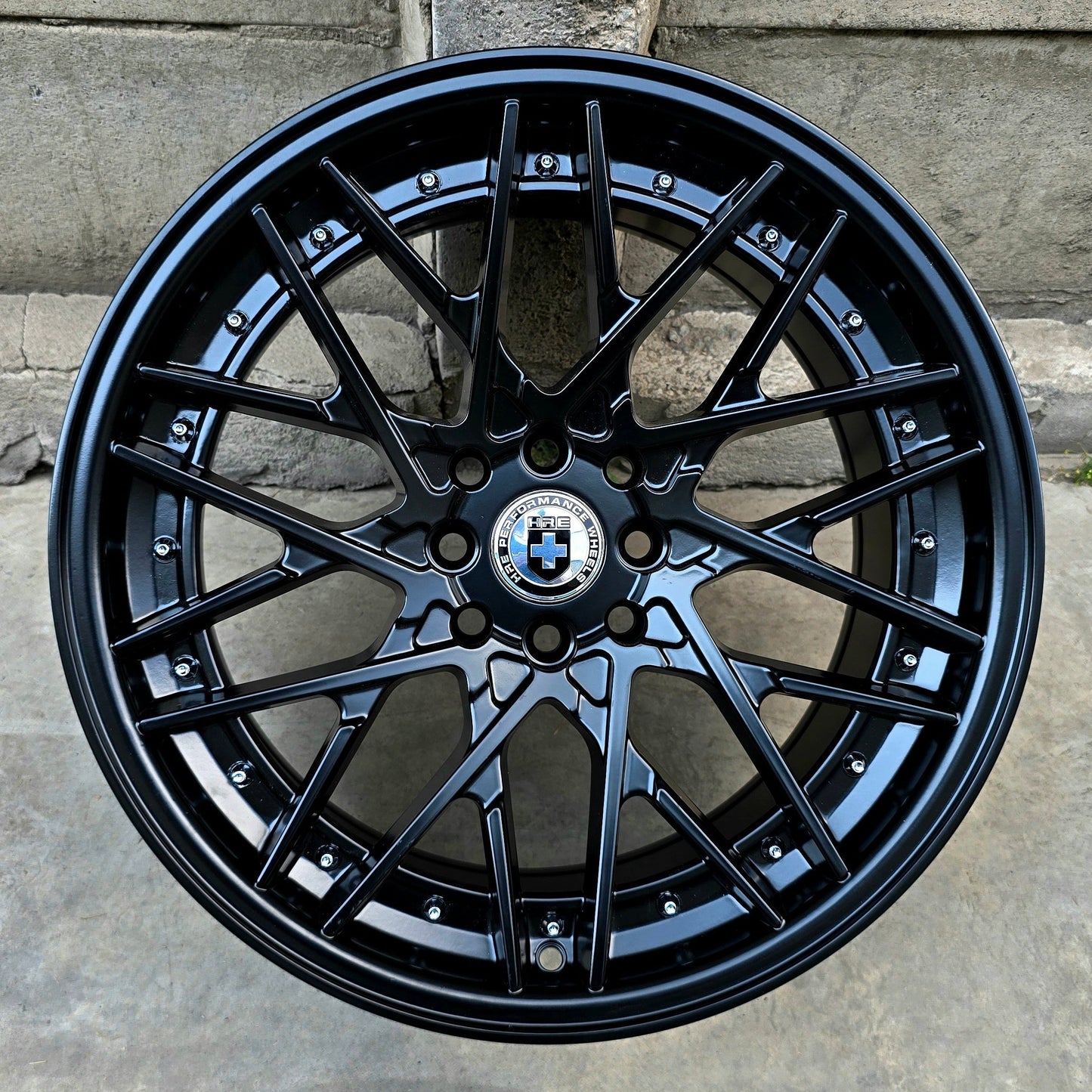 SET DE LLANTAS HRE. Aro 17 - 4x100, 4x114. Doble Apernadura. Color Negro Mate. (CT1113)