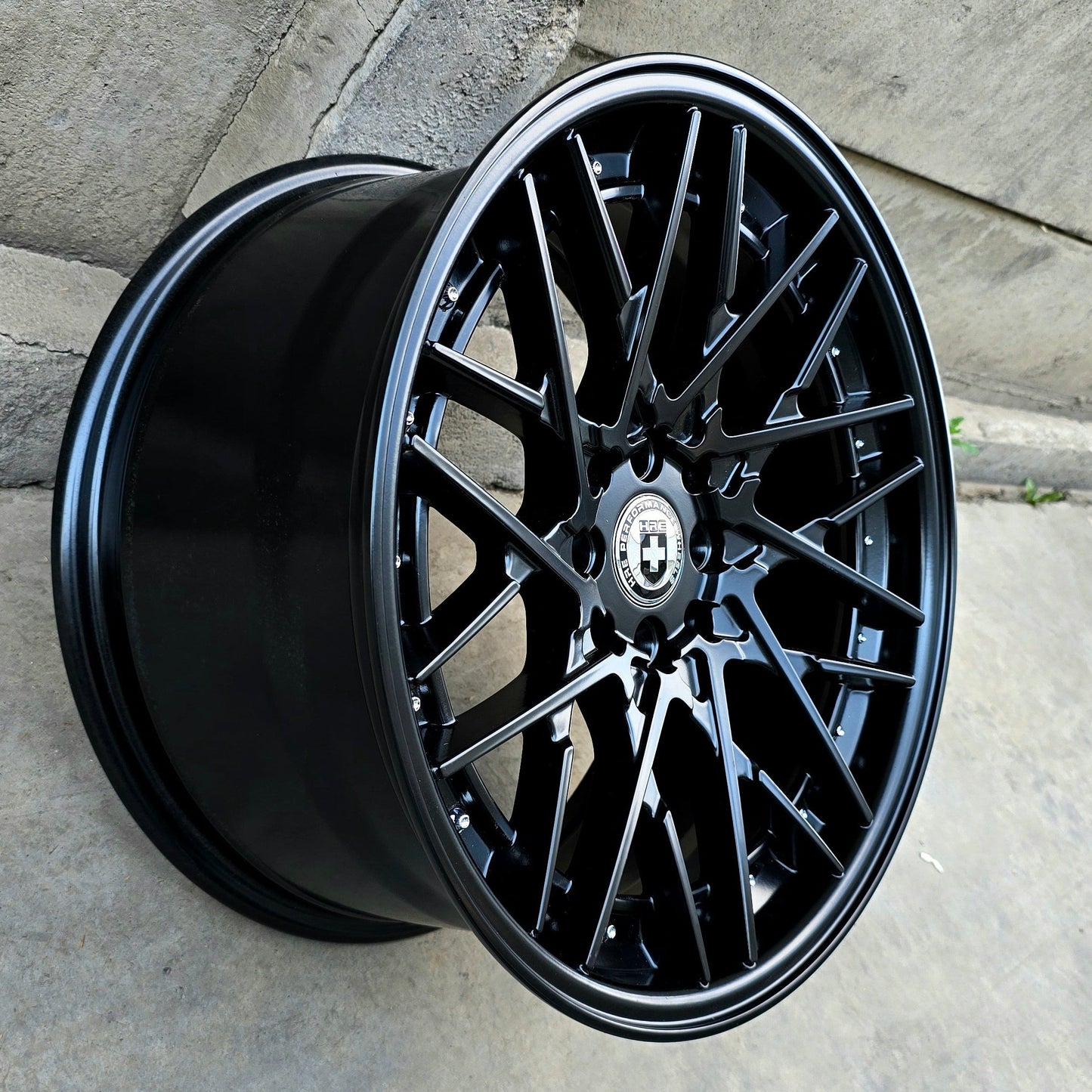 SET DE LLANTAS HRE. Aro 17 - 4x100, 4x114. Doble Apernadura. Color Negro Mate. (CT1113)