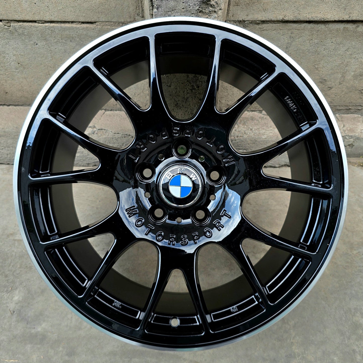 SET DE LLANTAS BMW MOTORSPORT*. Aro 18 - 5x120. Color Negro Aro Cromado. (E307)