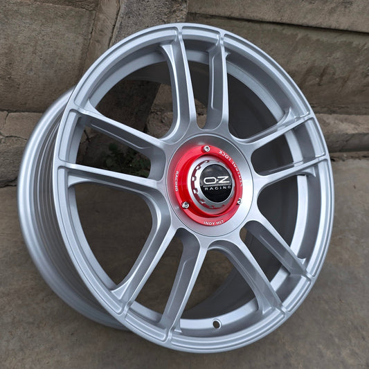 SET DE LLANTAS OZ INDY. Aro 17 - 5x100, 5x112. Doble Apernadura. Color Plateado. (F7826)