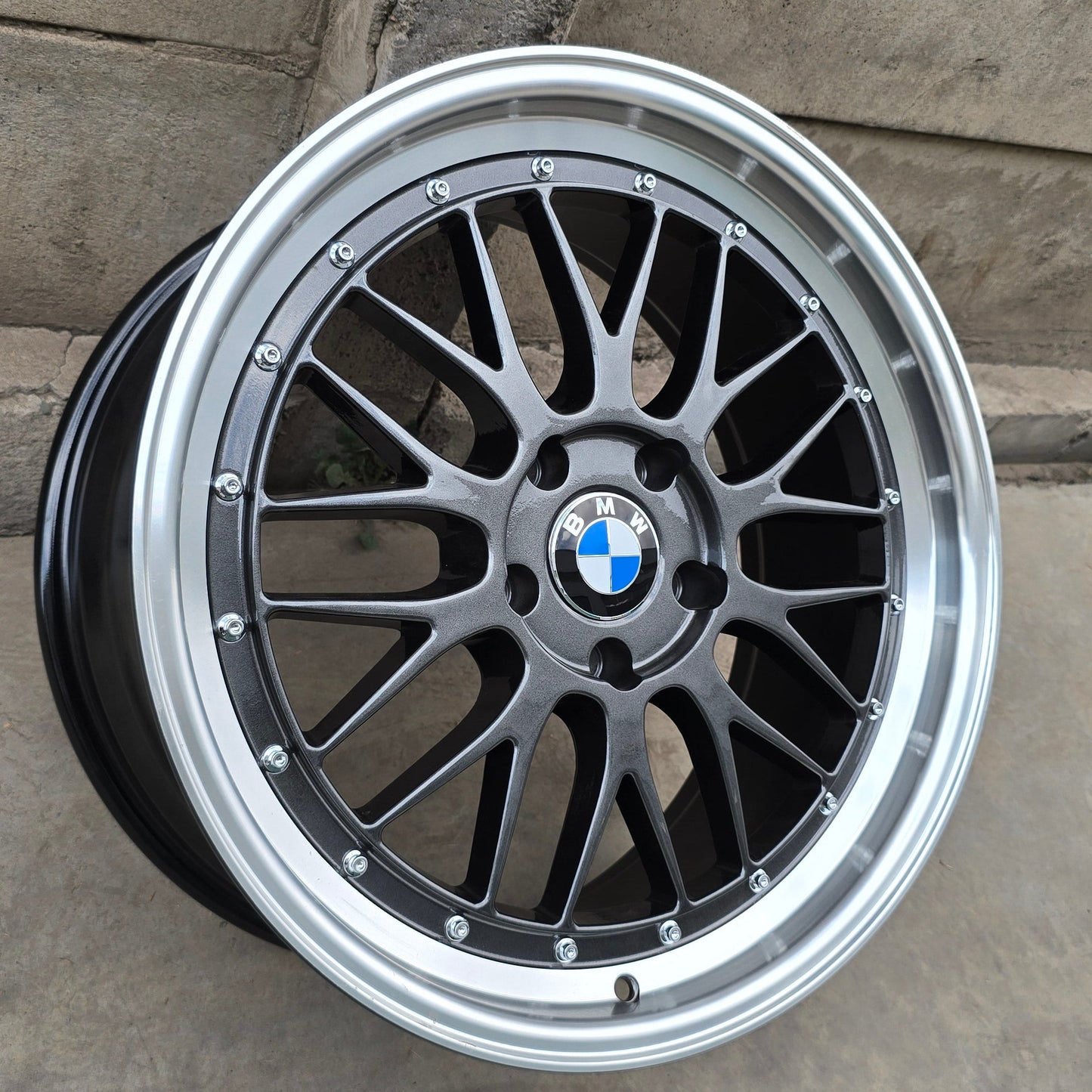SET DE LLANTAS BMW*. Aro 19 - 5x120. Color Grafito Aro Cromado. (3100)