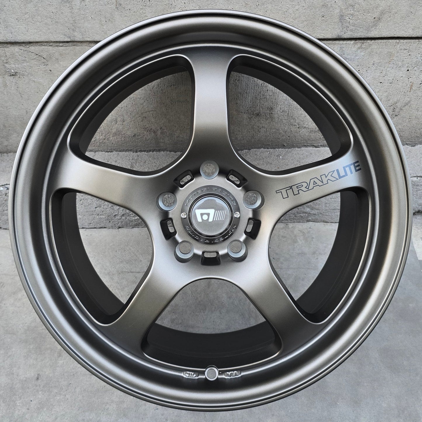 SET DE LLANTAS MOTEGI ORIGINAL. Aro 17 - 5x114 . Color Bronce. (MR13178012640)