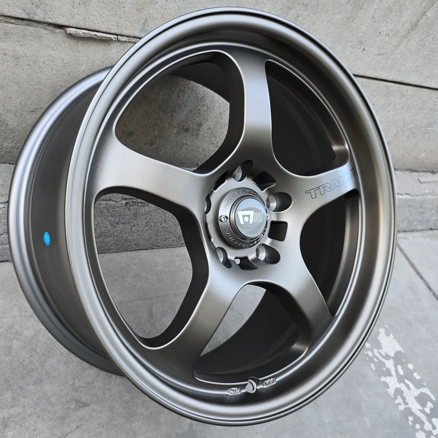 SET DE LLANTAS MOTEGI ORIGINAL. Aro 17 - 5x114 . Color Bronce. (MR13178012640)