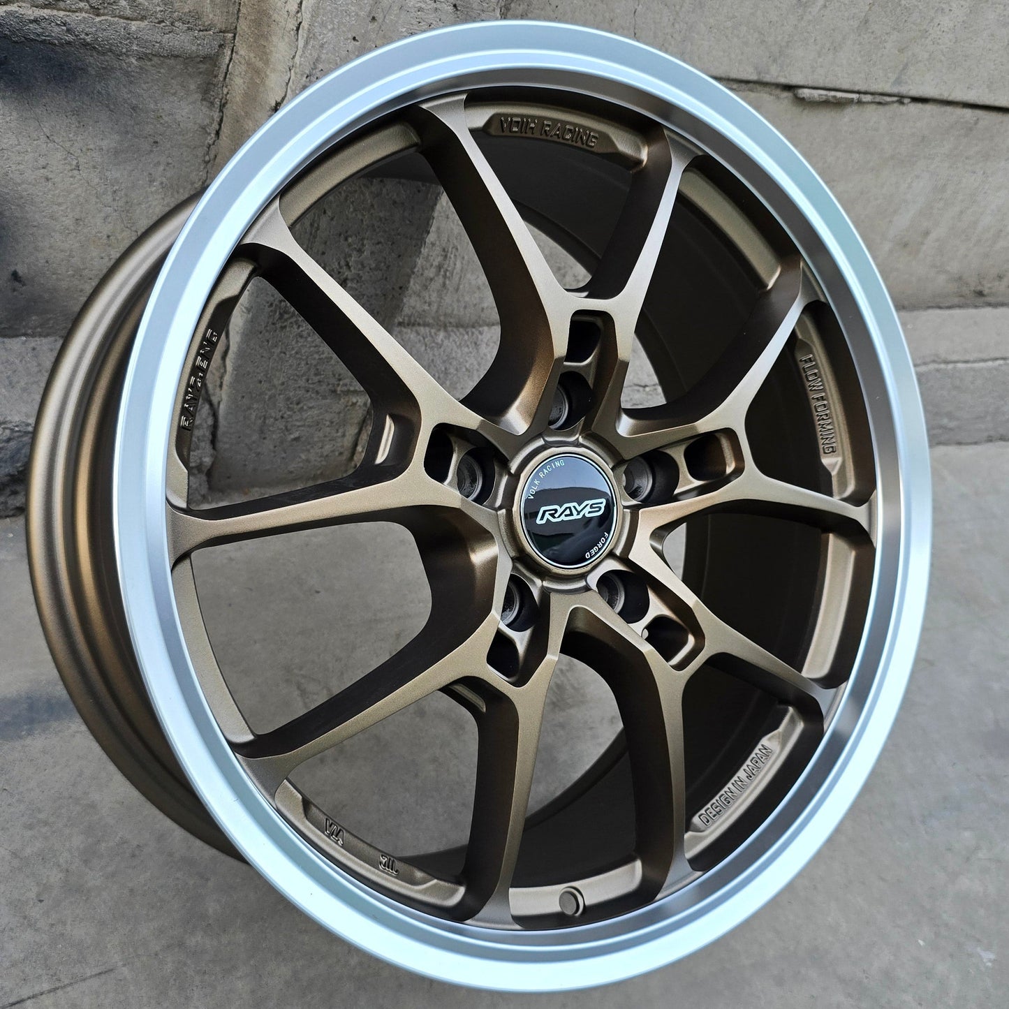 SET DE LLANTAS RAYS G025LS. Aro 17 - 5x114 . Color Bronce. (171023HB)
