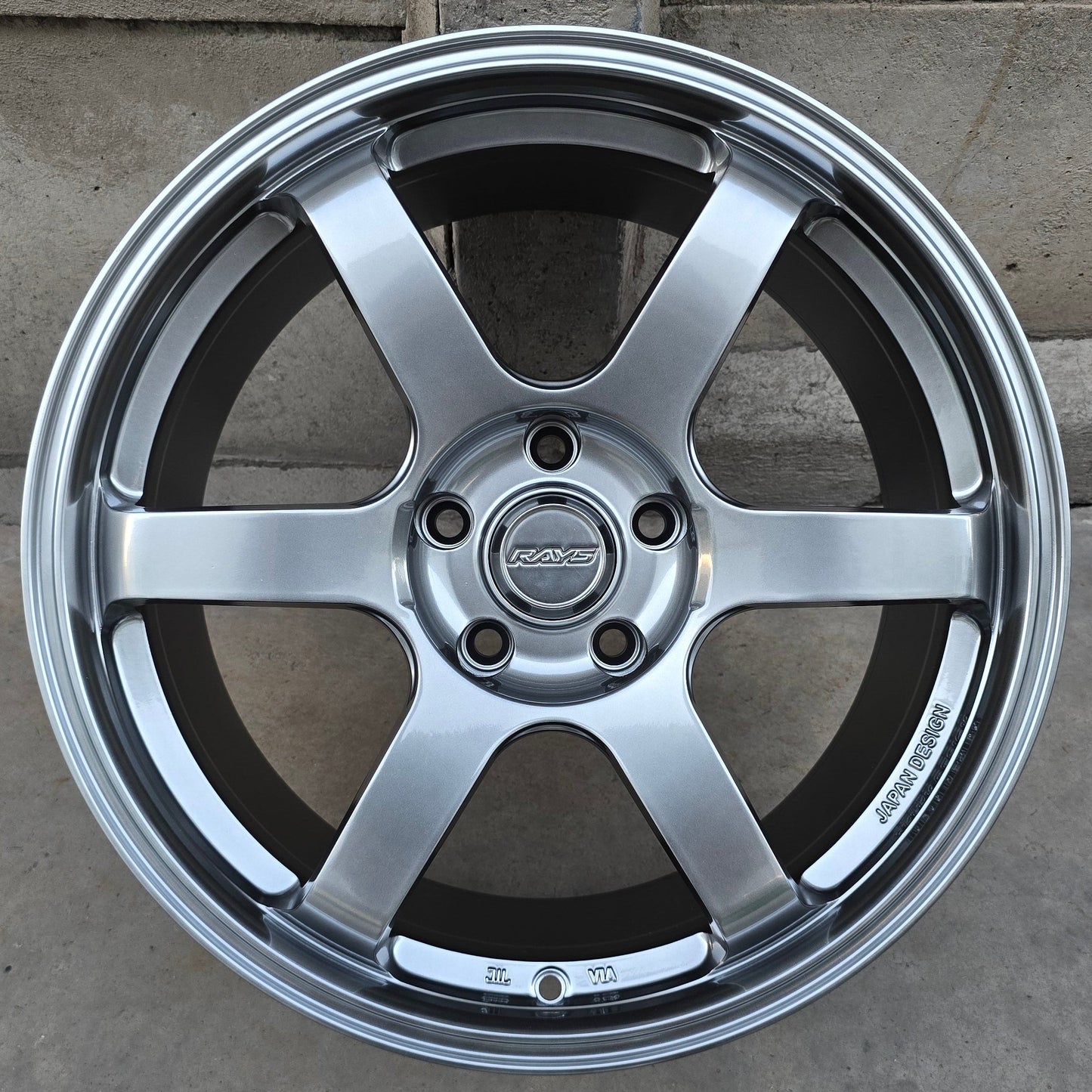 SET DE LLANTAS VOLK TE37. Aro 18 - 5x114. Color Grafito Metalizado. (RGW032FF)