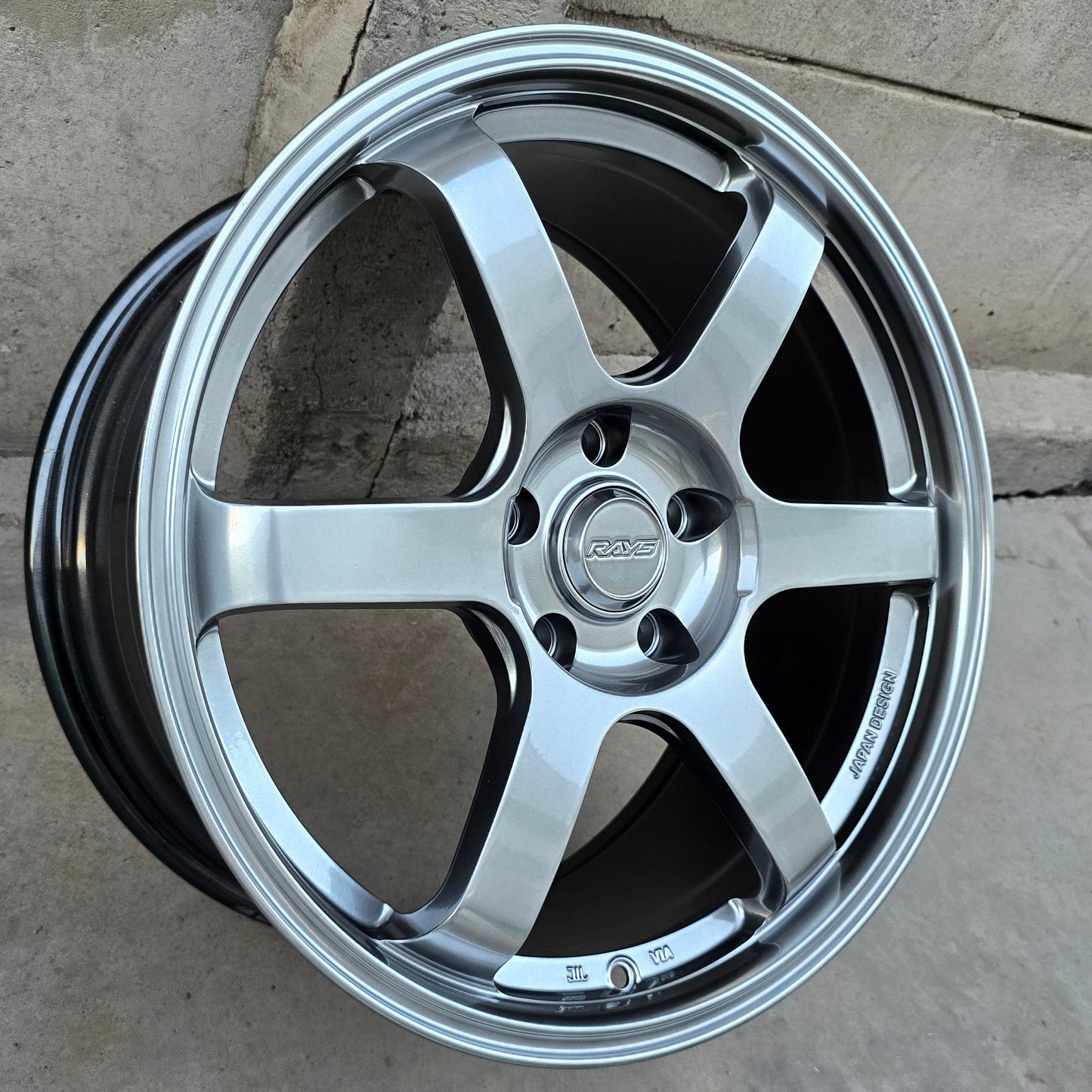 SET DE LLANTAS VOLK TE37. Aro 18 - 5x114. Color Grafito Metalizado. (RGW032FF)