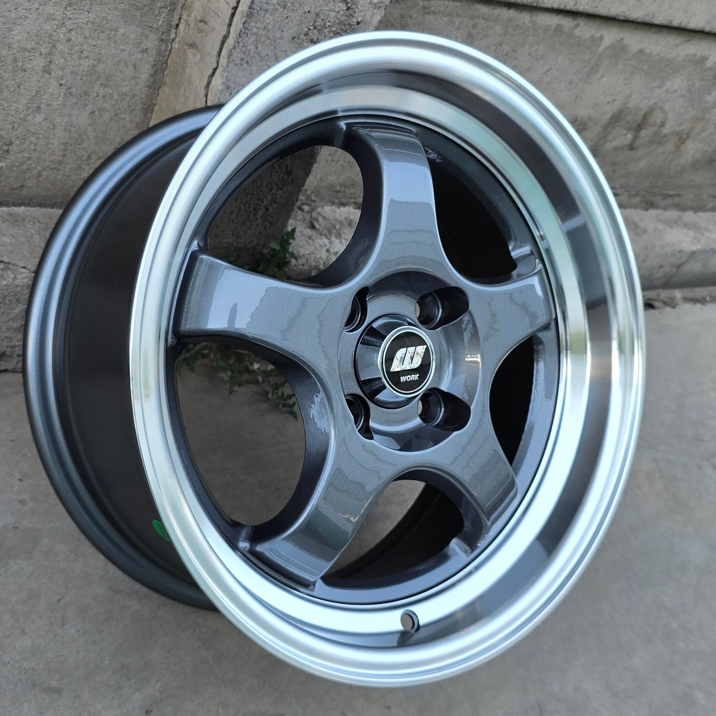 SET DE LLANTAS WORK MEISTER. Aro 15 - 4x100. Color Grafito Aro Cromado. (15B5864B)
