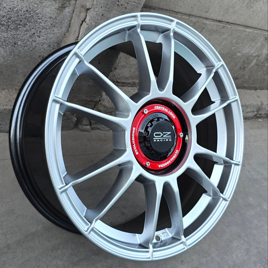 SET DE LLANTAS OZ ULTRA LIGERA EVOLUCIONE. Aro 17 - 5x112. Color Plateado. (ZR0256)