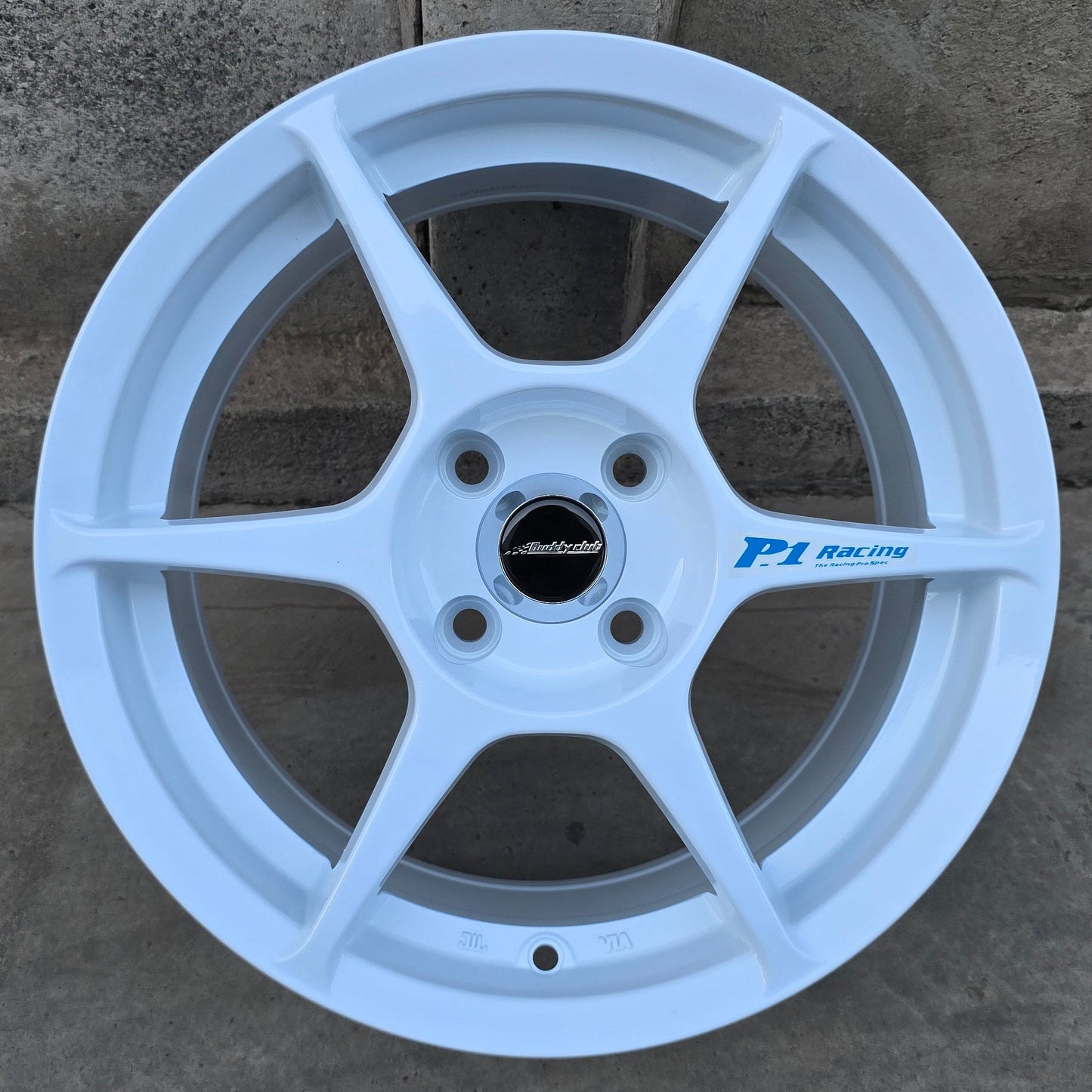 SET DE LLANTAS P1. Aro 15 - 4x100. Color Blanco  . (FF68)