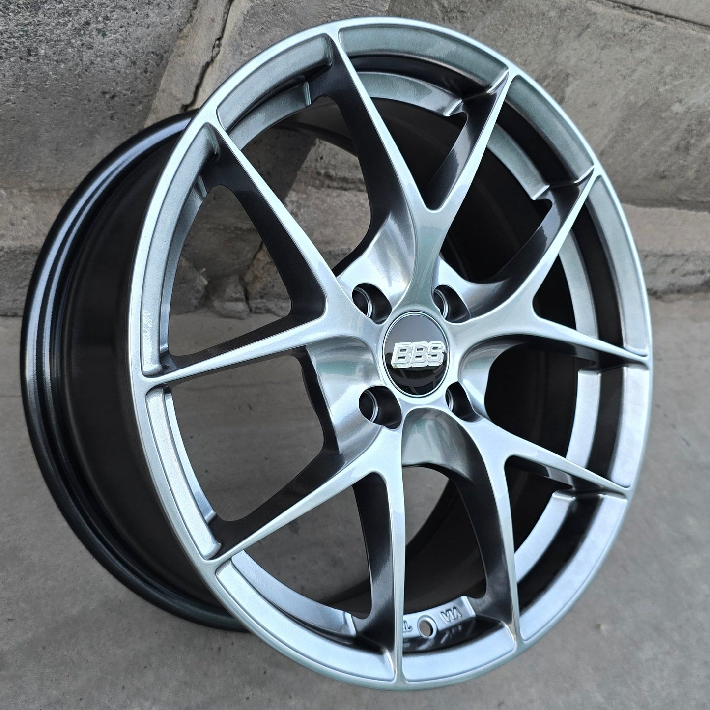 SET DE LLANTAS BBS FIR. Aro 16 - 4x100. Color Grafito Metalizado. (ZR849F)