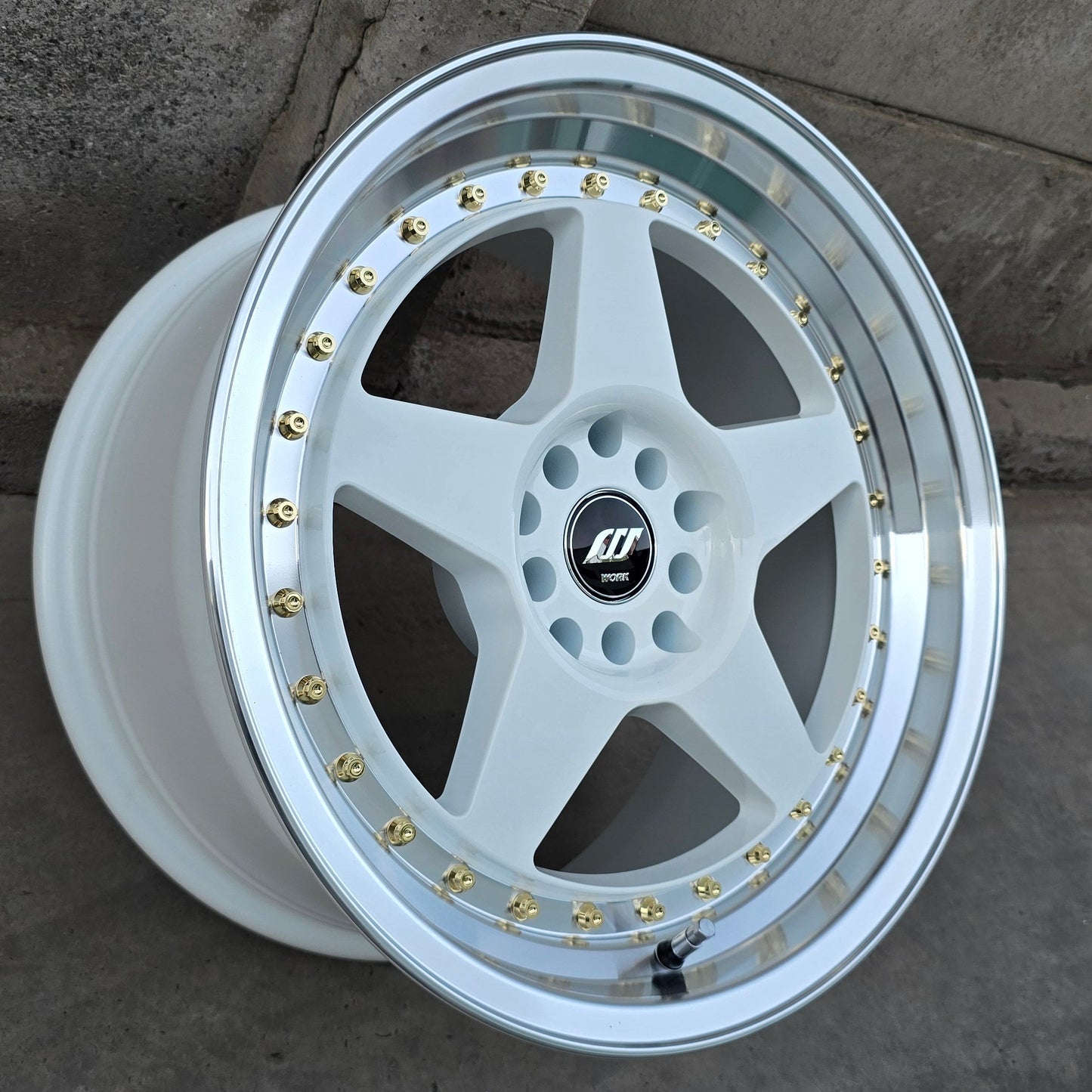 SET DE LLANTAS WORK CR1. Aro 17 - 5x100, 5x114. Doble Apernadura. Color Blanco Aro Cromado. (8520)