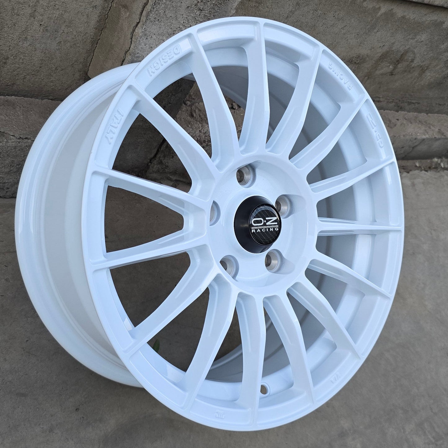 SET DE LLANTAS OZ. Aro 16 - 5x114. Color Blanco. (ZR007)